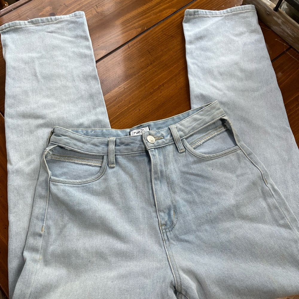 rue21 Light Wash High Waisted Straight Leg Mom Jeans Size 10 EUC